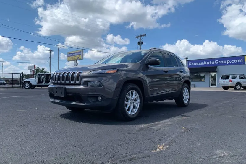 2016 Jeep Cherokee Latitude photo 1