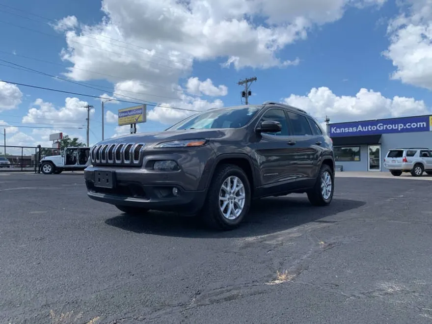 2016 Jeep Cherokee Latitude photo 1