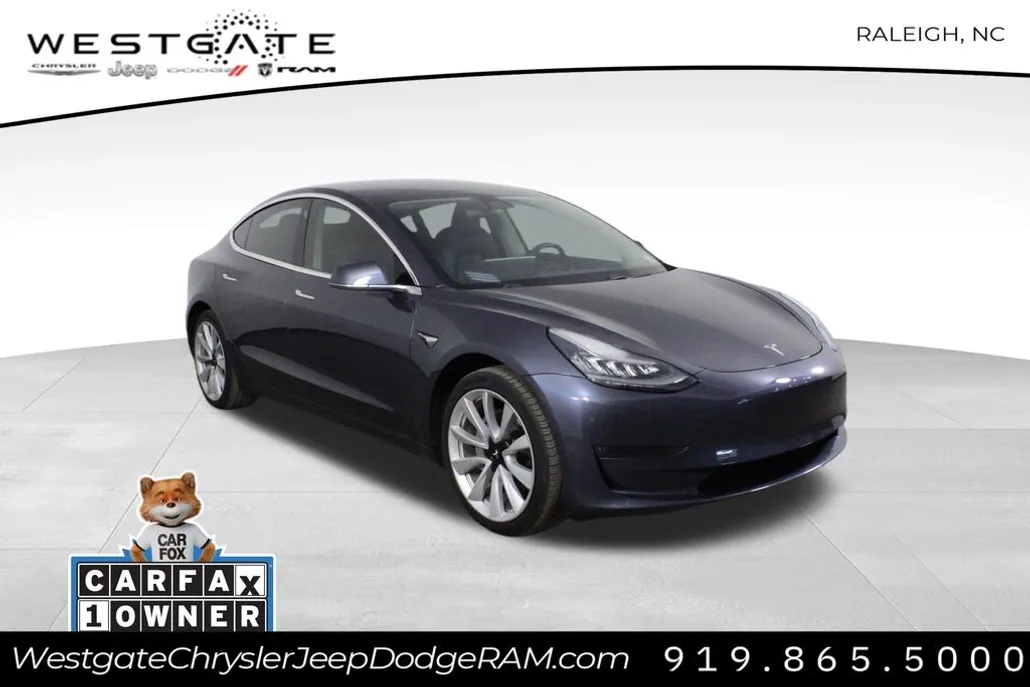 2020 Tesla Model 3 Long Range photo 1