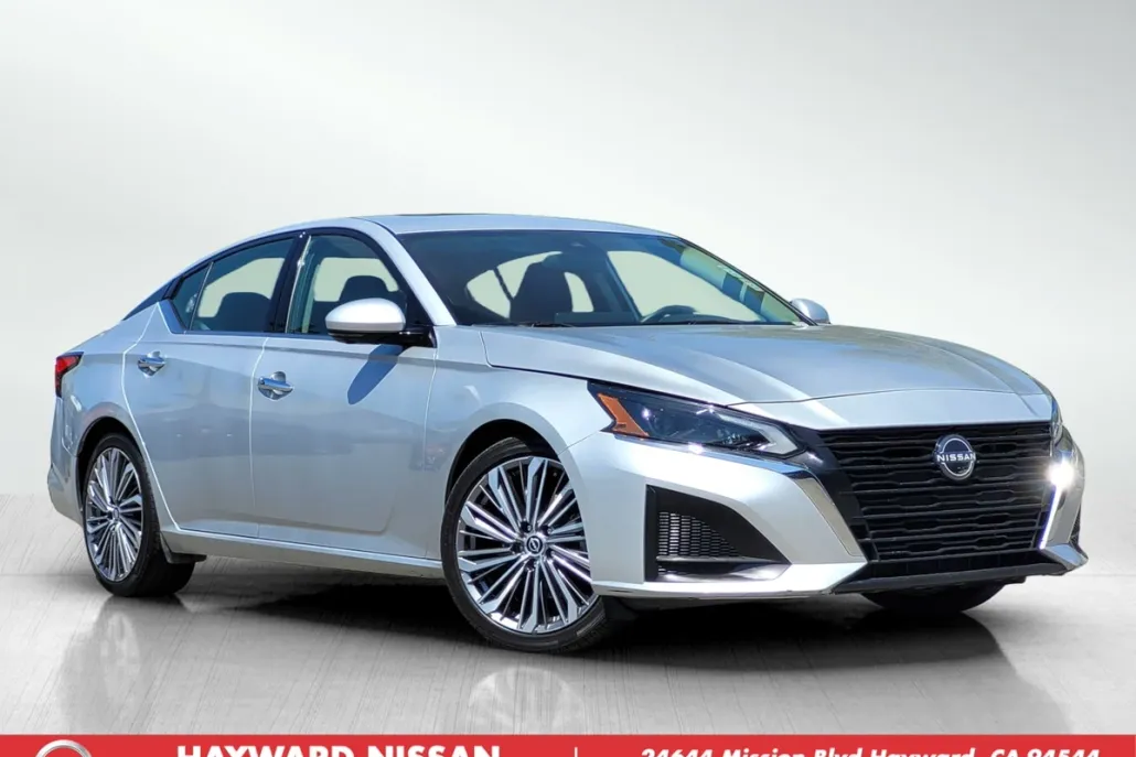 2023 Nissan Altima 2.5 SL photo 1