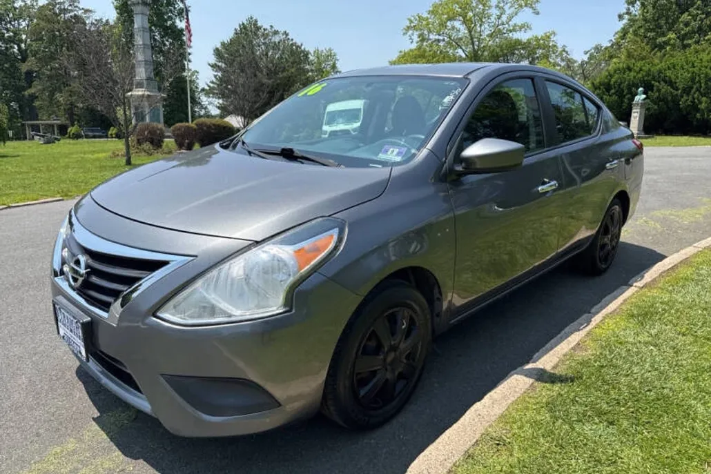 2016 Nissan Versa 1.6 S photo 1