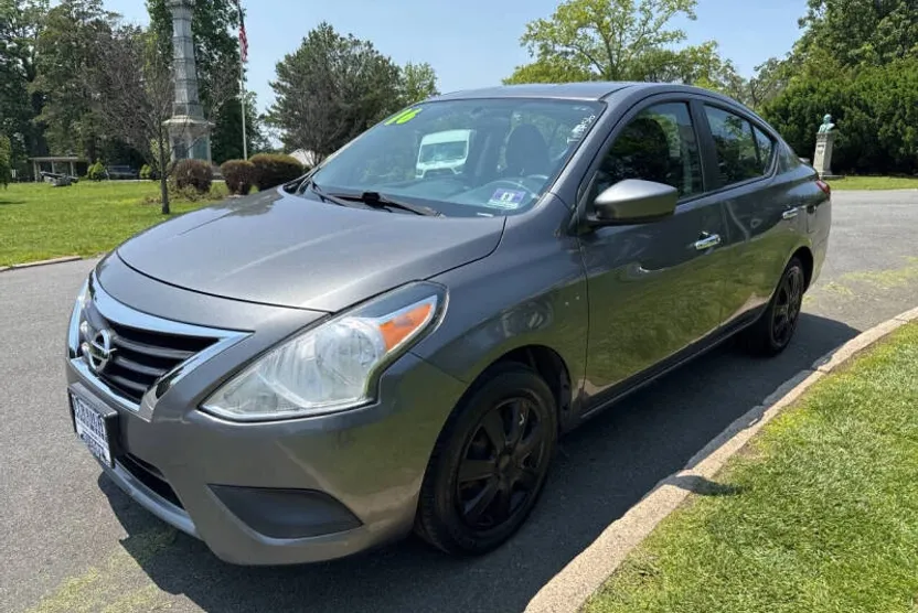 2016 Nissan Versa 1.6 S photo 1