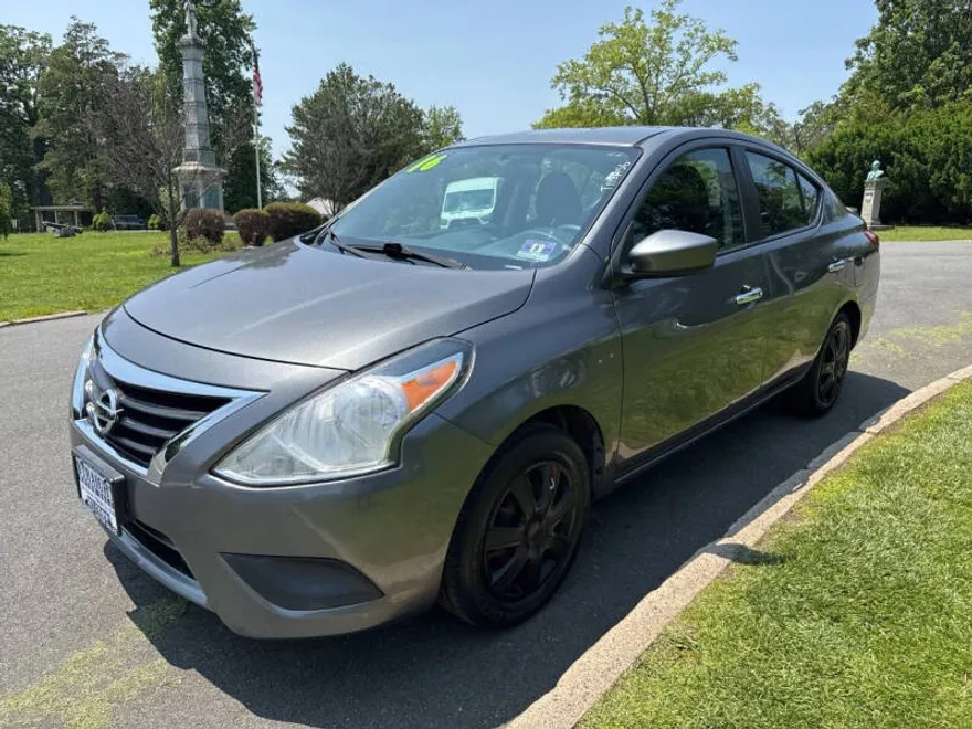 2016 Nissan Versa 1.6 S photo 1