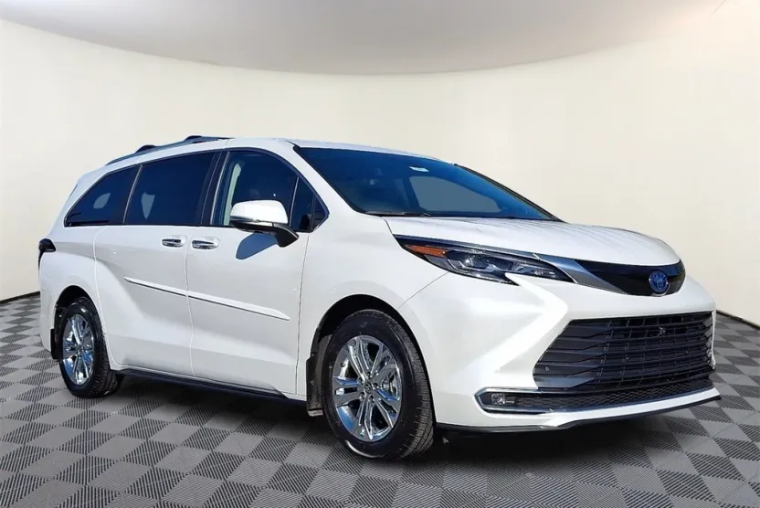 2024 Toyota Sienna Platinum photo 1