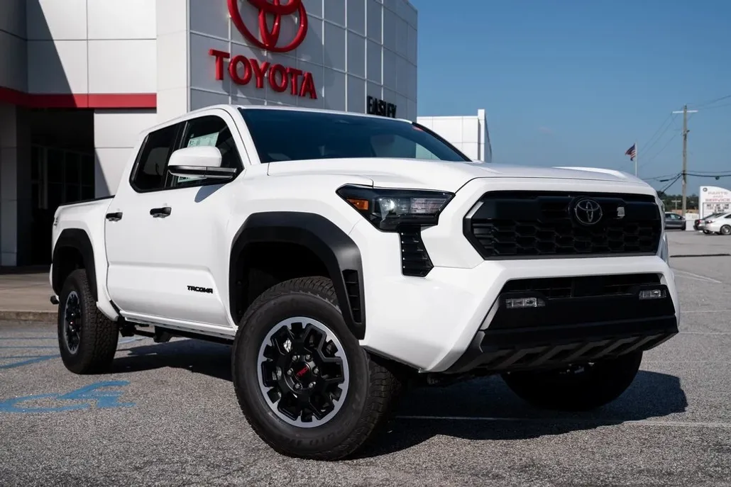 2025 Toyota Tacoma TRD Off-Road Double Cab photo 1