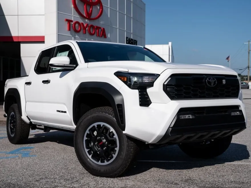 2025 Toyota Tacoma TRD Off-Road Double Cab photo 1