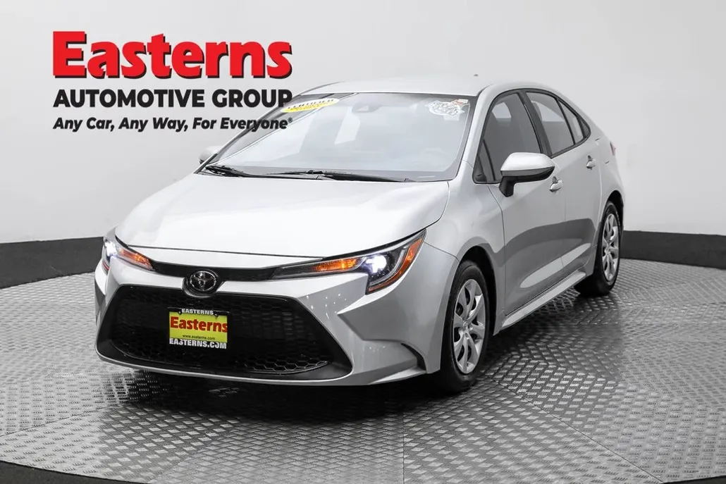 2021 Toyota Corolla LE photo 1