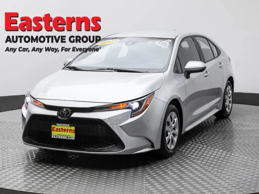 2021 Toyota Corolla LE photo 1