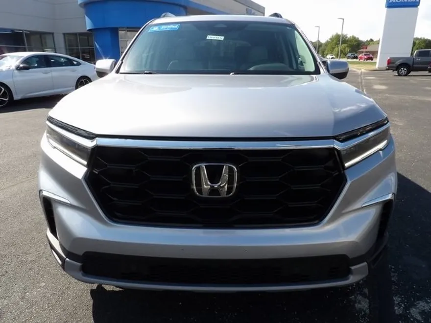 2024 Honda Pilot Touring photo 1