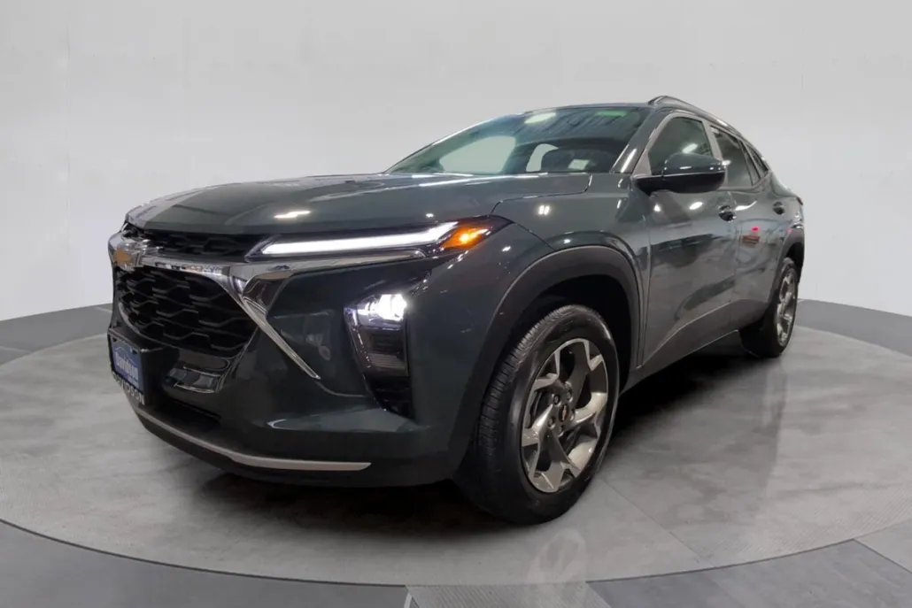 2025 Chevrolet Trax LT photo 1