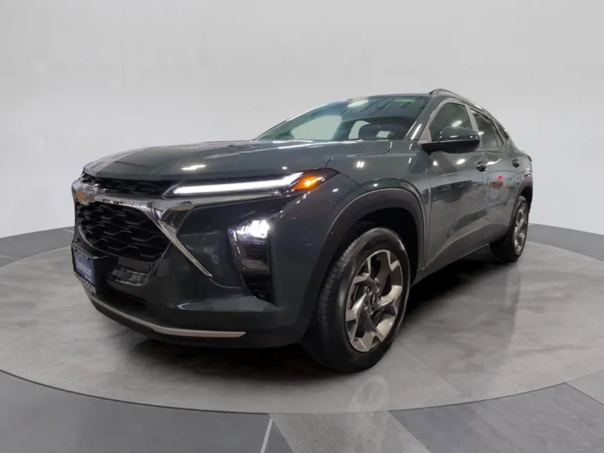 2025 Chevrolet Trax LT photo 1