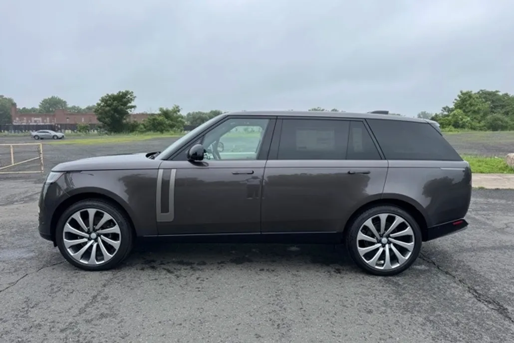 2025 Land Rover Range Rover SE photo 1