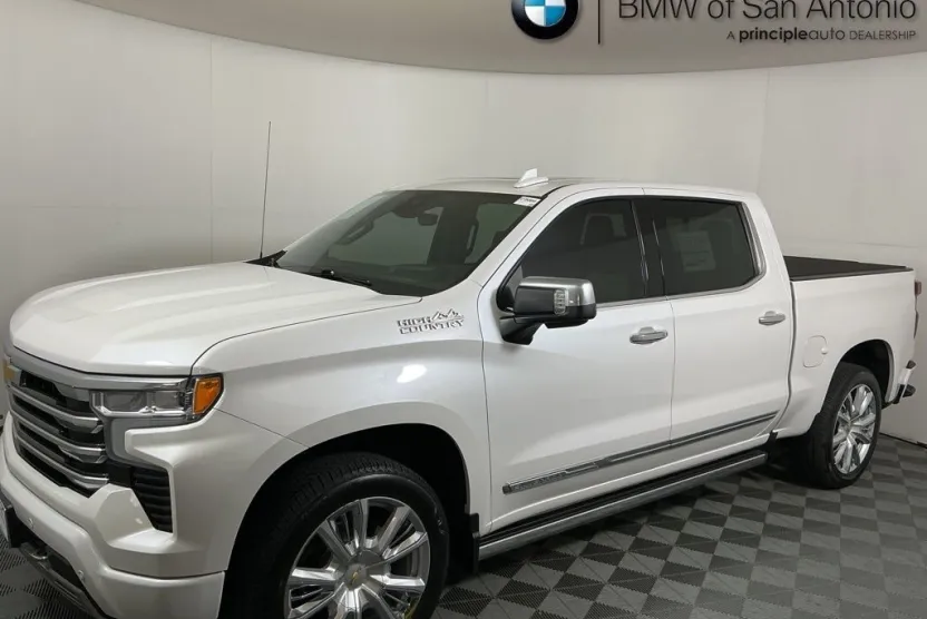 2023 Chevrolet Silverado 1500 High Country photo 1