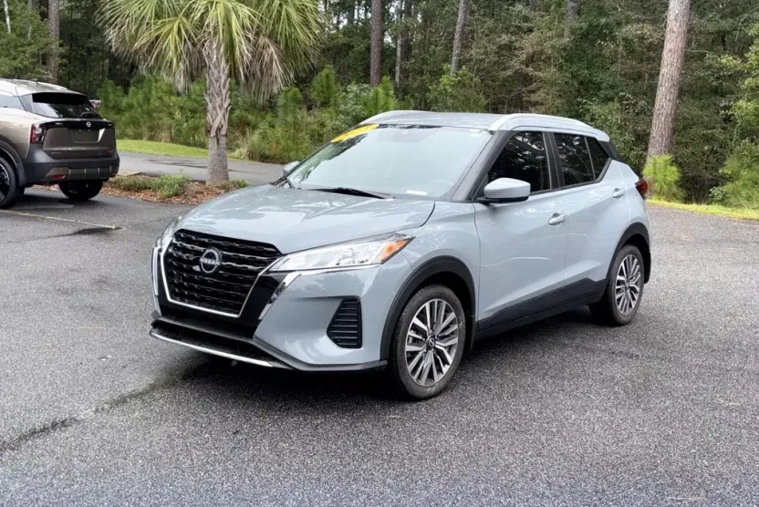 2023 Nissan Kicks SV photo 1