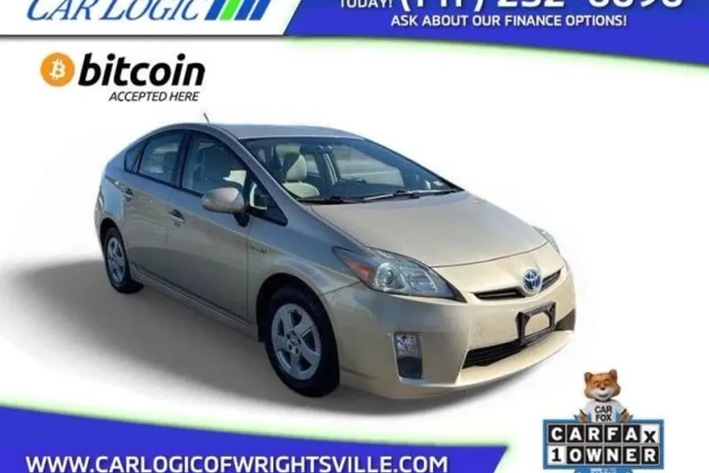 2011 Toyota Prius Four photo 1