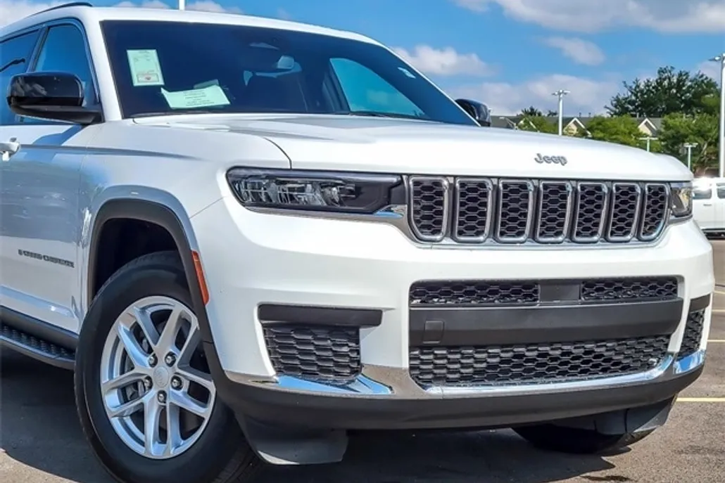 2024 Jeep Grand Cherokee Laredo photo 1