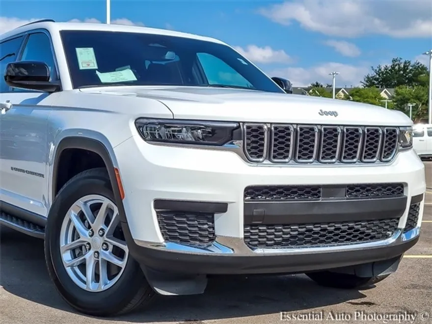 2024 Jeep Grand Cherokee Laredo photo 1