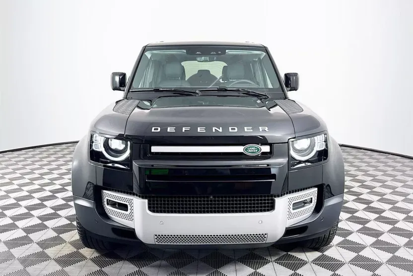 2025 Land Rover Defender 110 S photo 1