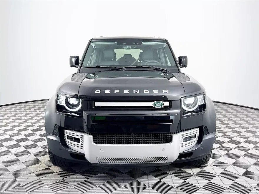 2025 Land Rover Defender 110 S photo 1