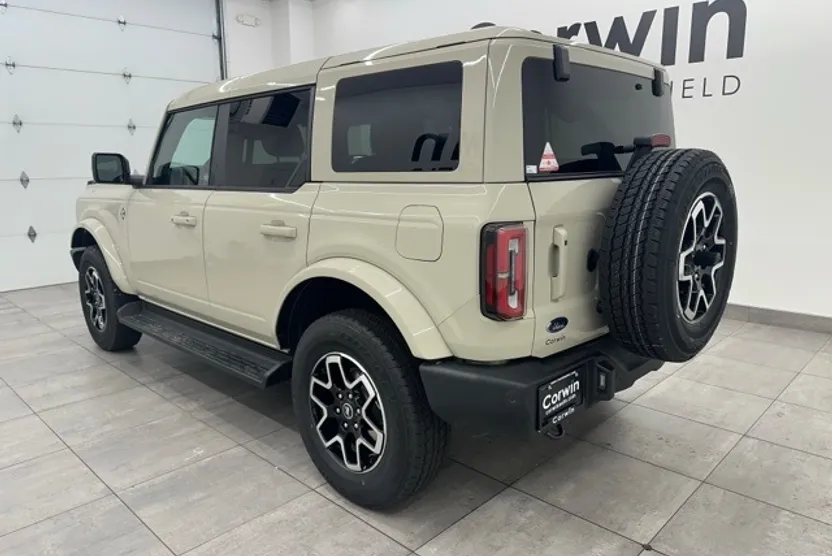 2025 Ford Bronco Outer Banks photo 1