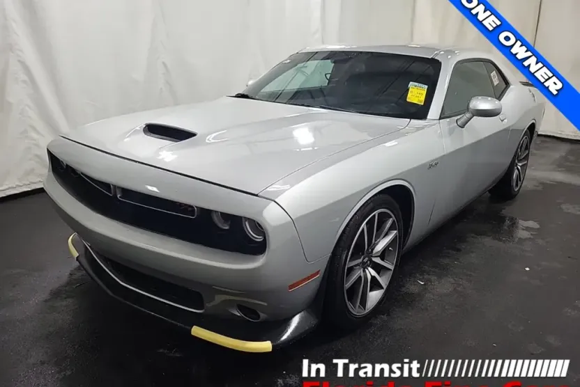 2023 Dodge Challenger R/T photo 1