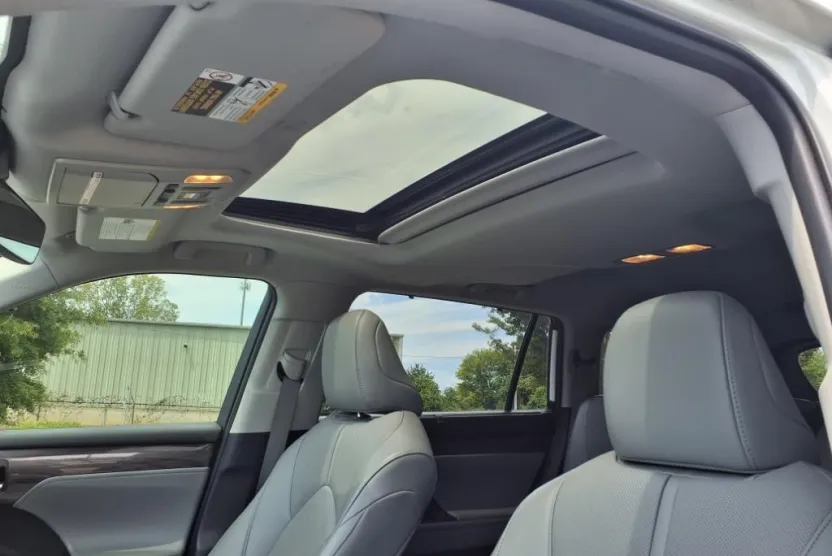 2023 Toyota Highlander Limited photo 1