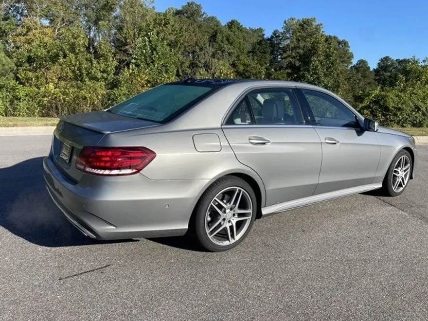 2015 Mercedes Benz E 400 Sedan photo 1