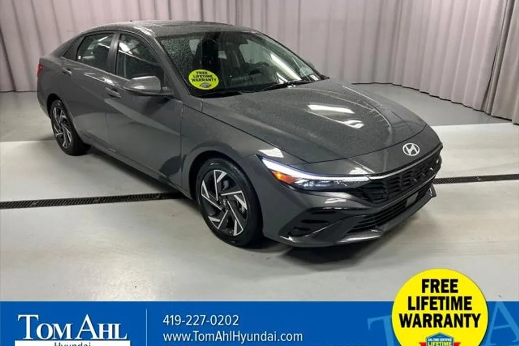 2025 Hyundai Elantra Limited photo 1
