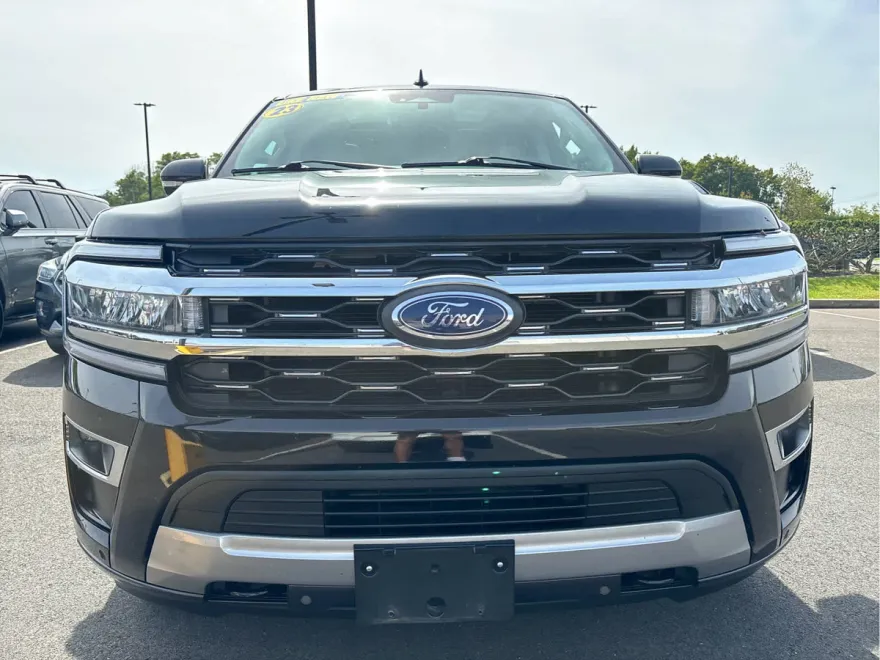 2023 Ford Expedition Limited photo 1