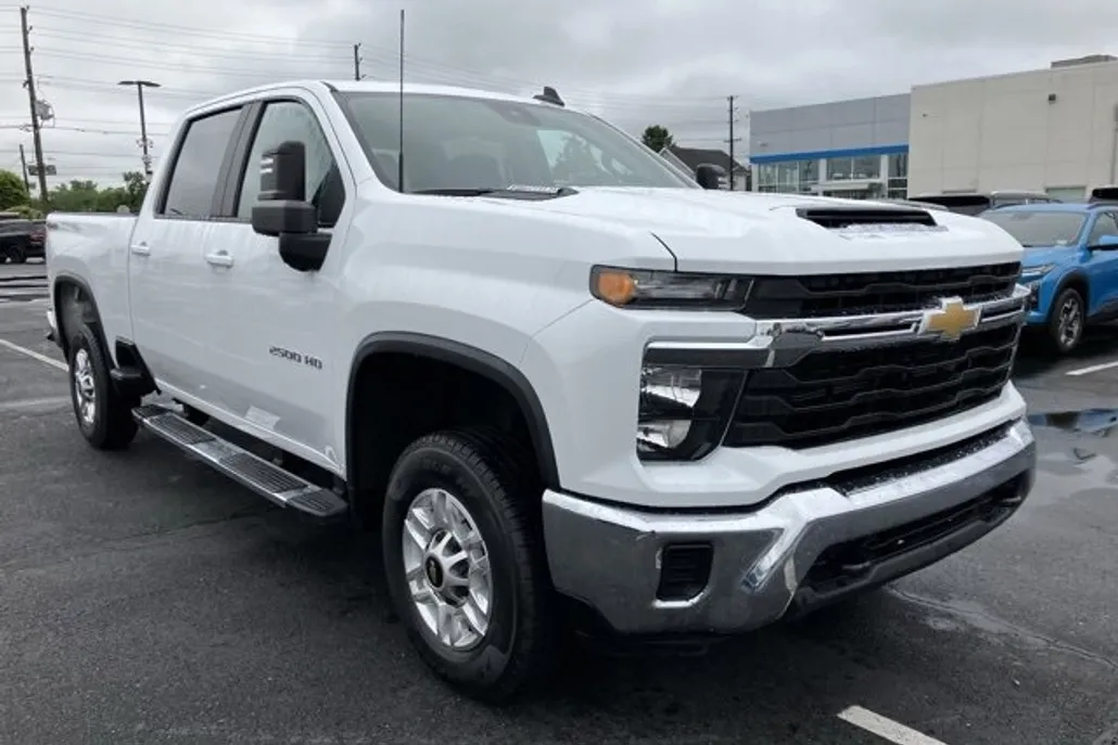 2024 Chevrolet Silverado 2500HD LT photo 1