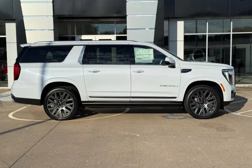 2026 Gmc Yukon XL Denali Ultimate photo 1