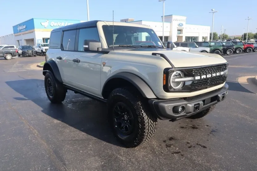 2025 Ford Bronco Badlands photo 1