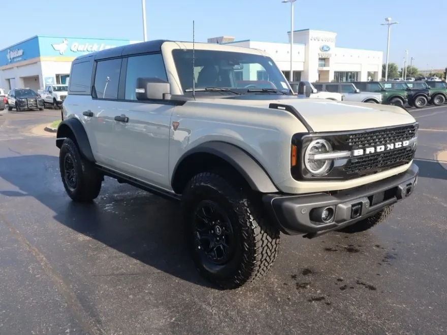 2025 Ford Bronco Badlands photo 1