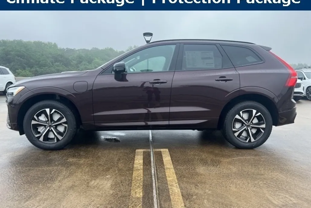 2026 Volvo XC60 Hybrid T8 Core photo 1