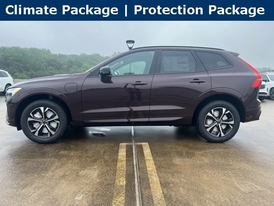2026 Volvo XC60 Hybrid T8 Core photo 1