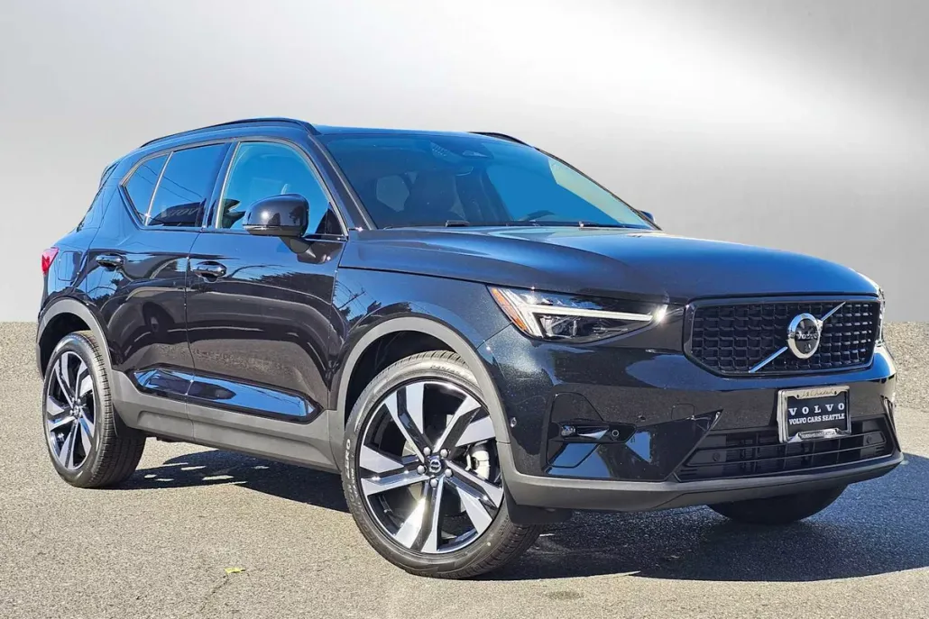 2026 Volvo XC40 photo 1