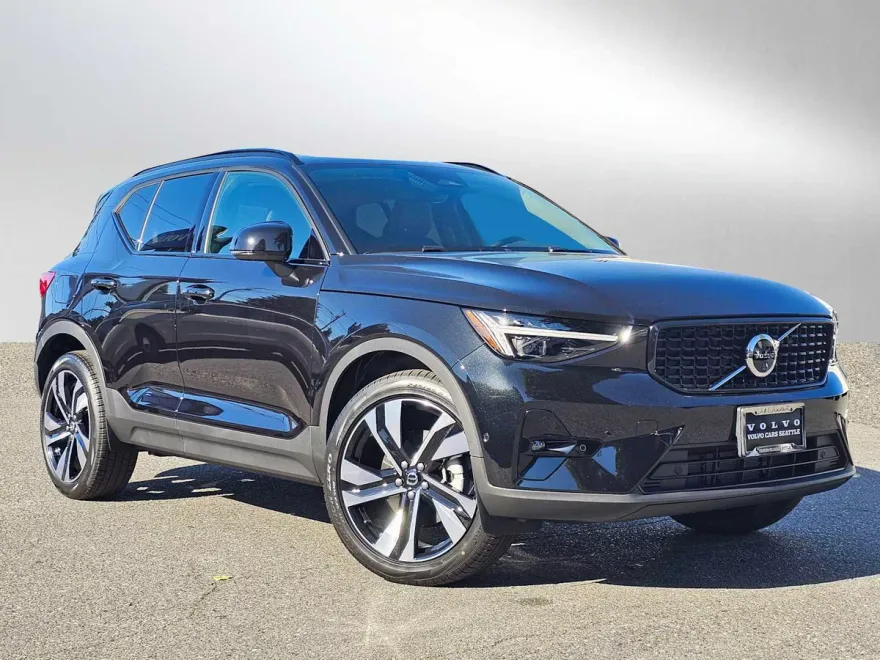 2026 Volvo XC40 photo 1