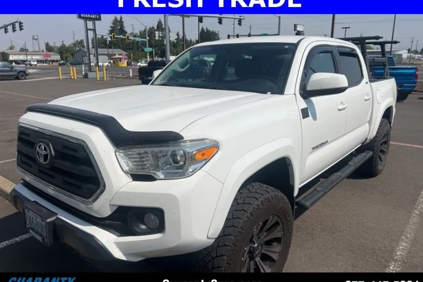 2017 Toyota Tacoma SR5 photo 1