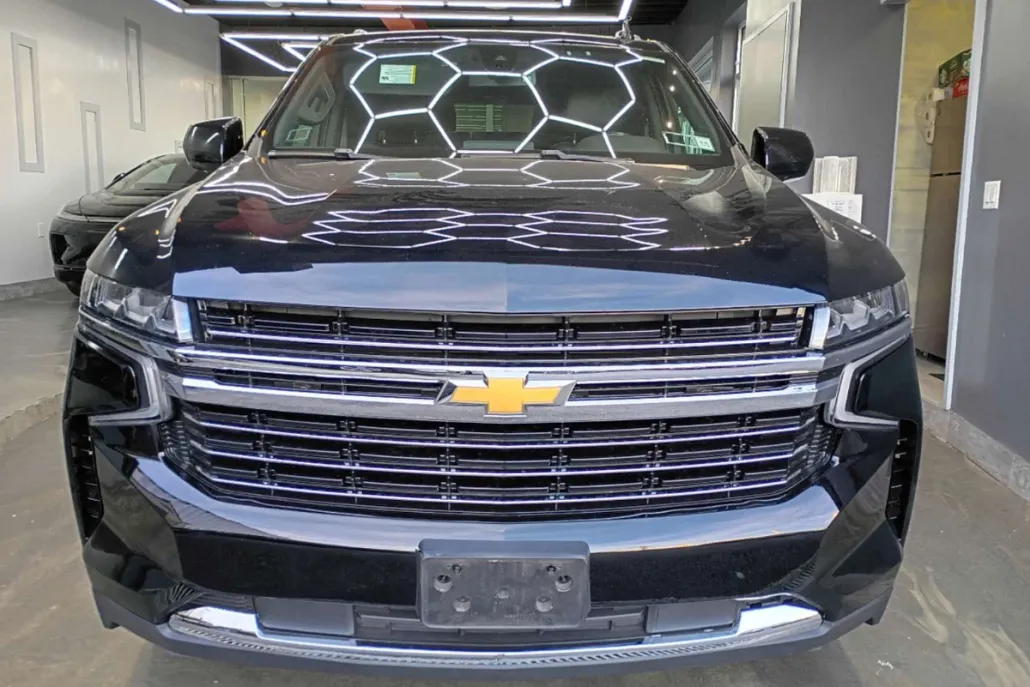 2021 Chevrolet Suburban LT photo 1