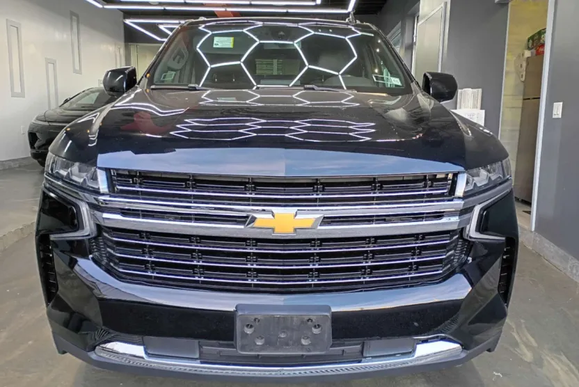 2021 Chevrolet Suburban LT photo 1