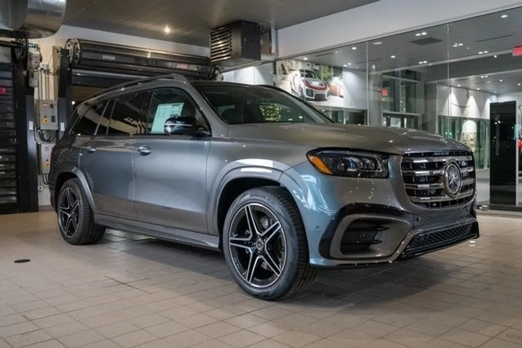 2025 Mercedes Benz GLS 450 4MATIC photo 1