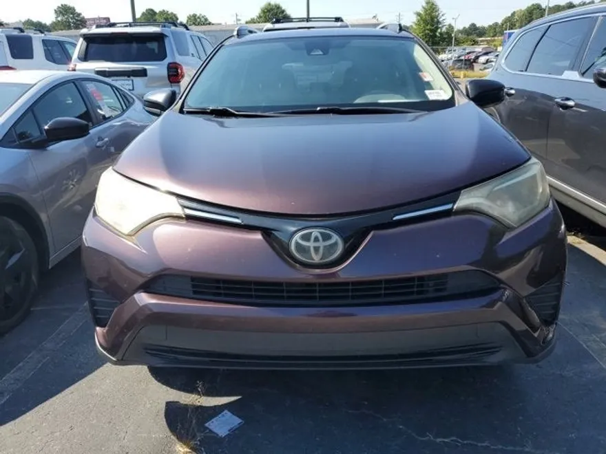 2018 Toyota RAV4 LE photo 1
