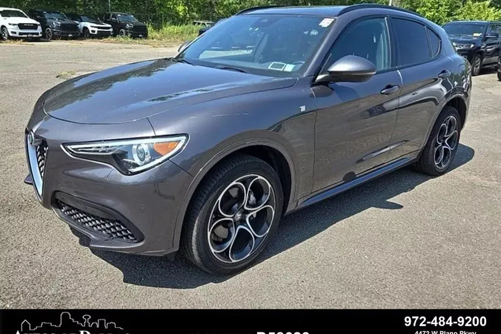 2023 Alfa Romeo Stelvio Ti photo 1