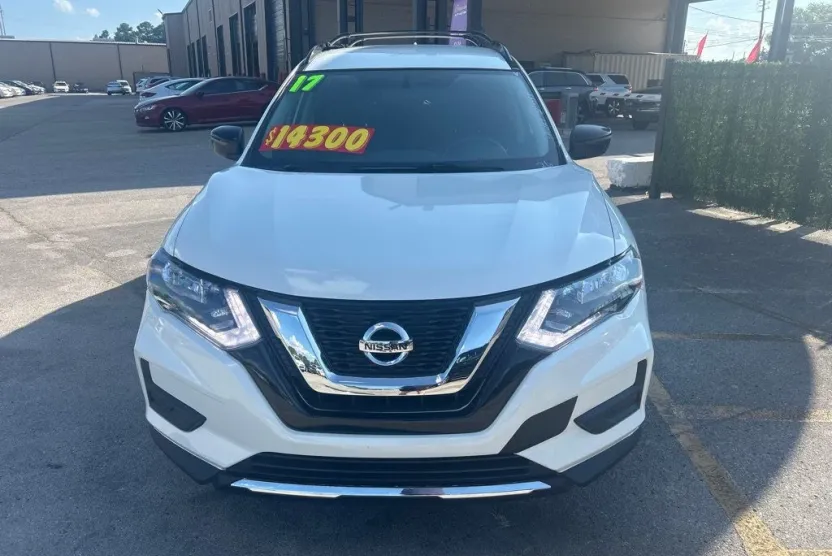 2017 Nissan Rogue S photo 1