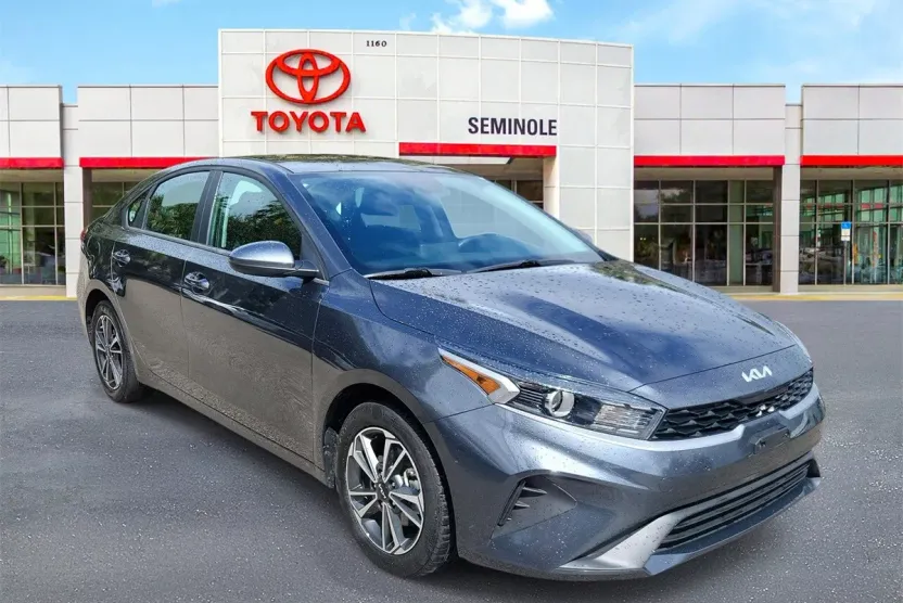 2024 Kia Forte LXS photo 1