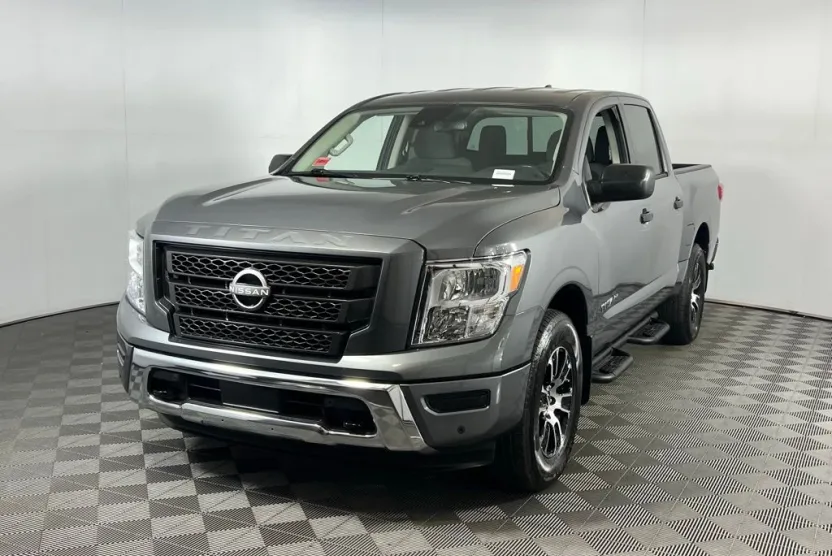 2024 Nissan Titan SV photo 1