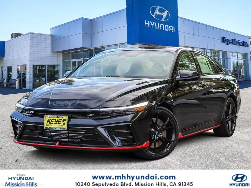 2025 Hyundai Elantra Base photo 1