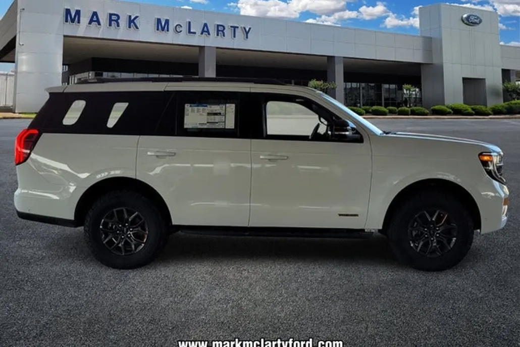 2025 Ford Expedition photo 1