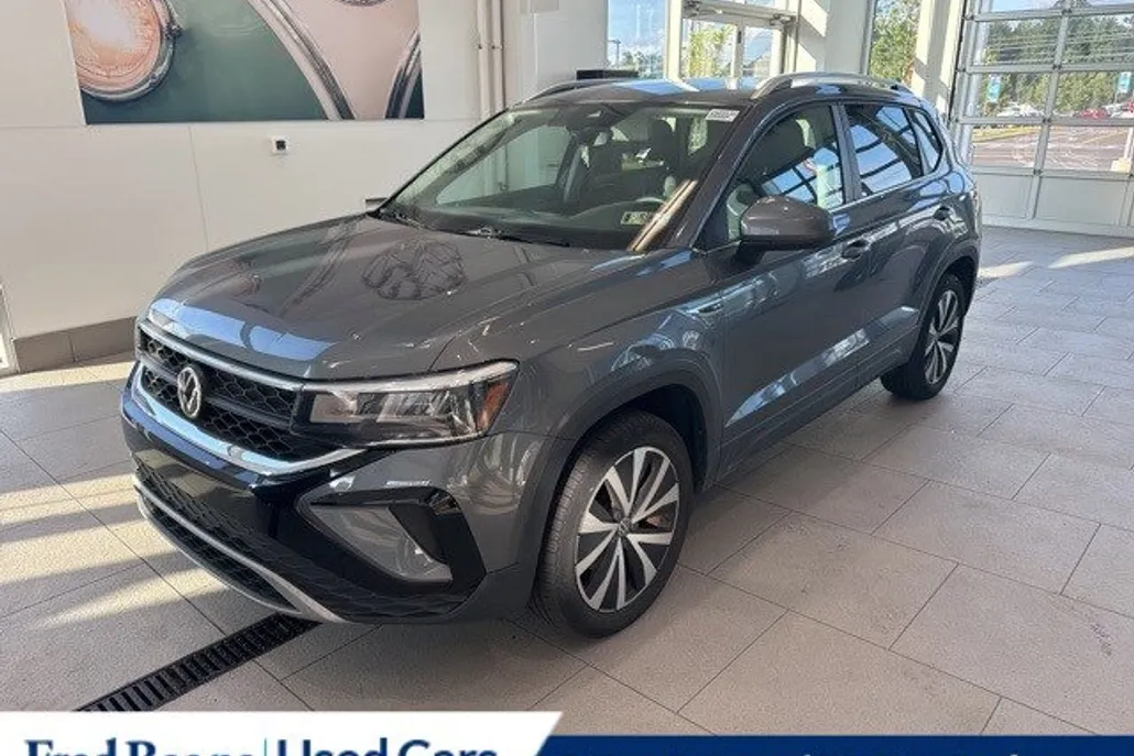 2022 Volkswagen Taos SE photo 1