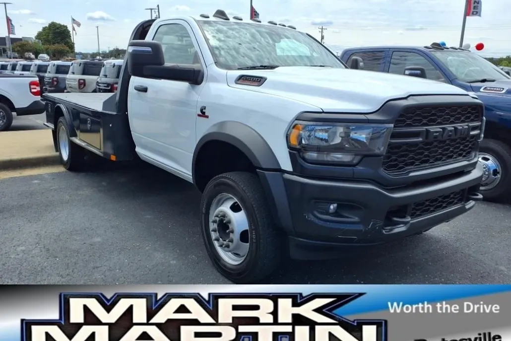 2023 Ram 5500 Tradesman SLT photo 1